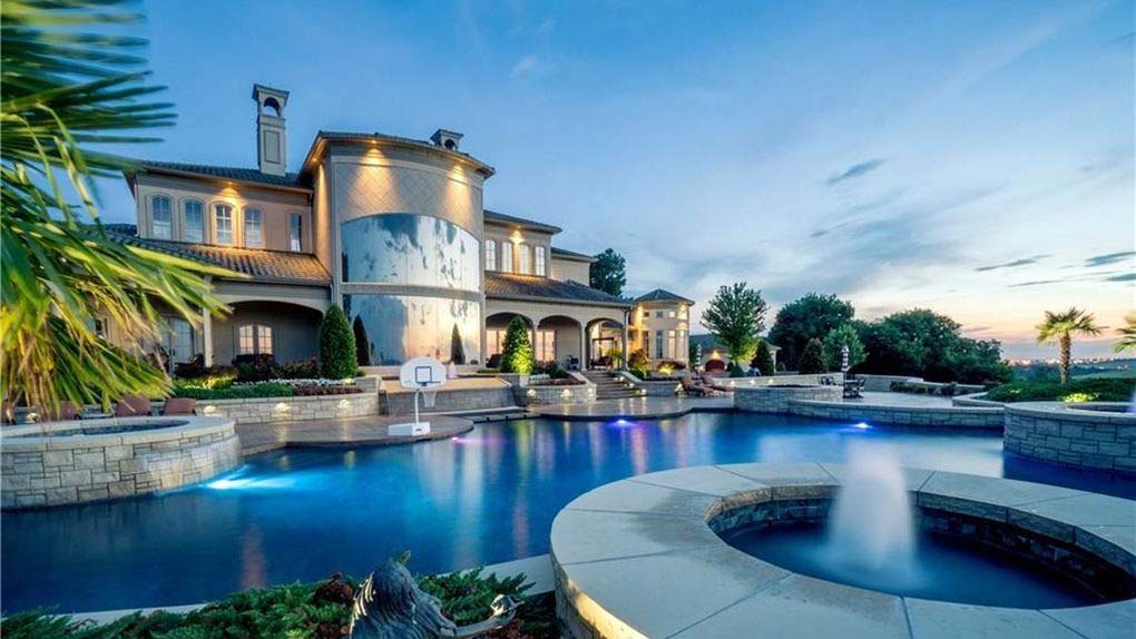 A Treehouse Grows Inside Arkansas’ Most Expensive Home Cambodia